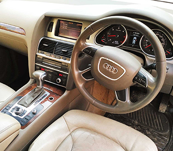Audi Q7 front interior
